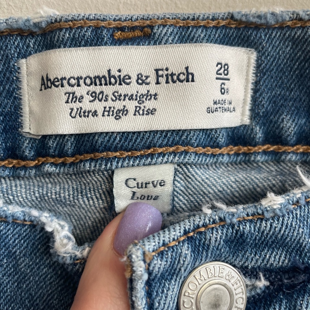 Abercrombie & Fitch The 90’s Straight Ultra High Rise Jeans - Picture 5 of 7